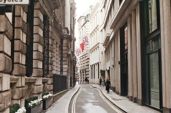 How can geospatial analytics be used to optimize retail locations in the UK?